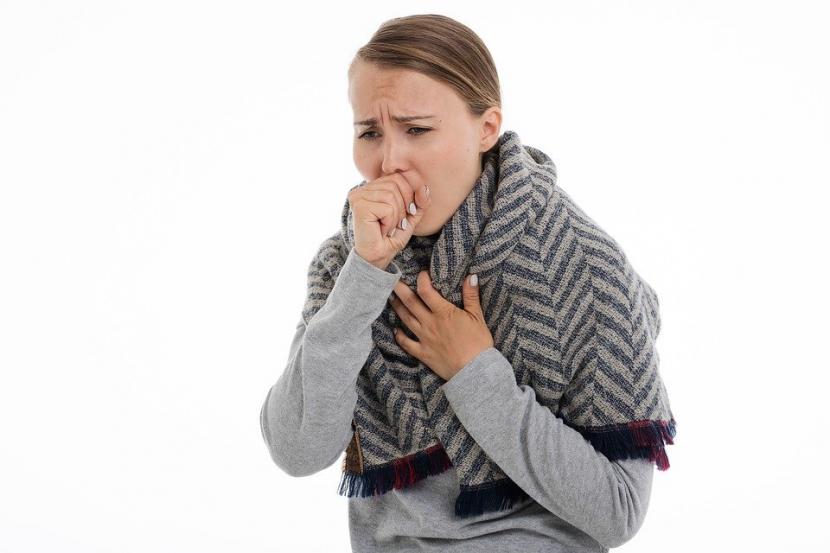 Batuk lebih dari dua pekan (ilustrasi). Apabila seseorang menderita batuk lebih dari dua pekan, sebaiknya periksakan diri ke dokter untuk dicek apakah ada tuberkulosis atau tidak.