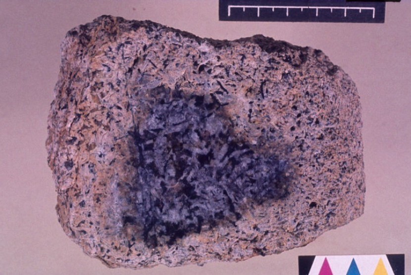 Bauxite with unweathered rock core (illustration)