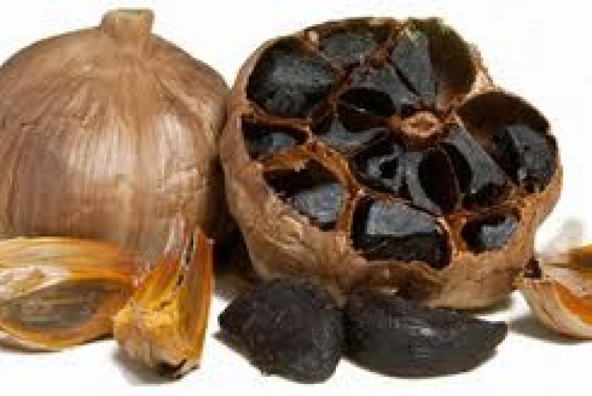 Black garlic hasil inovasi BPPT merupakan bawang putih tunggal yang mengalami proses fermentasi selama sebulan dalam suhu dan kelembapan tertentu. 