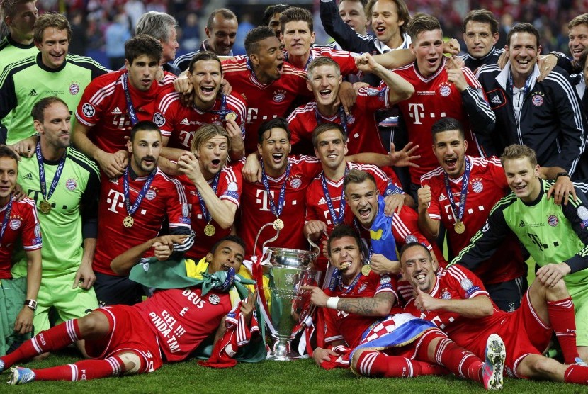 Bayern Muenchen merayakan raihan trofi Liga Champions 2012/2013.