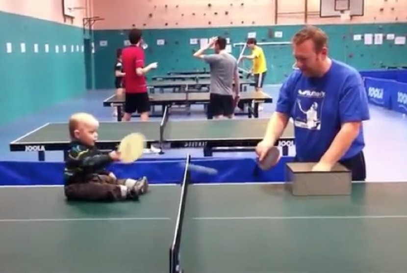 Bayi ajaib main ping pong