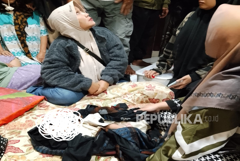 Bayi Perempuan Disimpan Depan Pintu Rumah Warga di Desa Citalem, Kecamatan Cipongkor, Kabupaten Bandunt Barat.