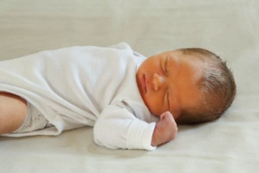 Bayi baru lahir yang tidur cukup di malam hari dan tak sering terbangun akan mengurangi risiko kelebihan berat badan saat masa kanak-kanak. (ilustrasi)