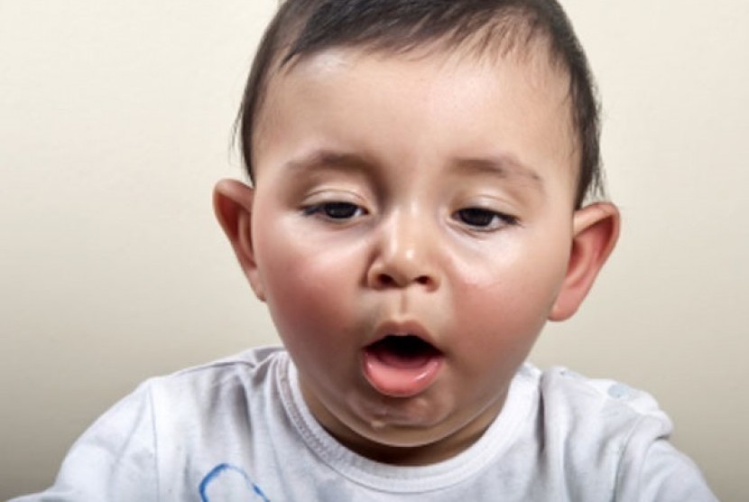 Saat mengeksplorasi lingkungannya, anak-anak sering kali mencoba memasukkan beragam hal ke dalam mulut . Kondisi ini bisa meningkatkan risiko tersedak pada anak yang dapat berakibat fatal./ilustrasi