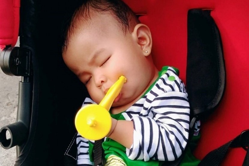 Bayi tidur pulas (ilustrasi). 