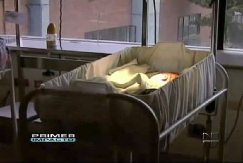 Bayi yang dilahirkan oleh bocah berusia 10 tahun asal Kolombia ditempatkan di ruang perawatan rumah sakit.