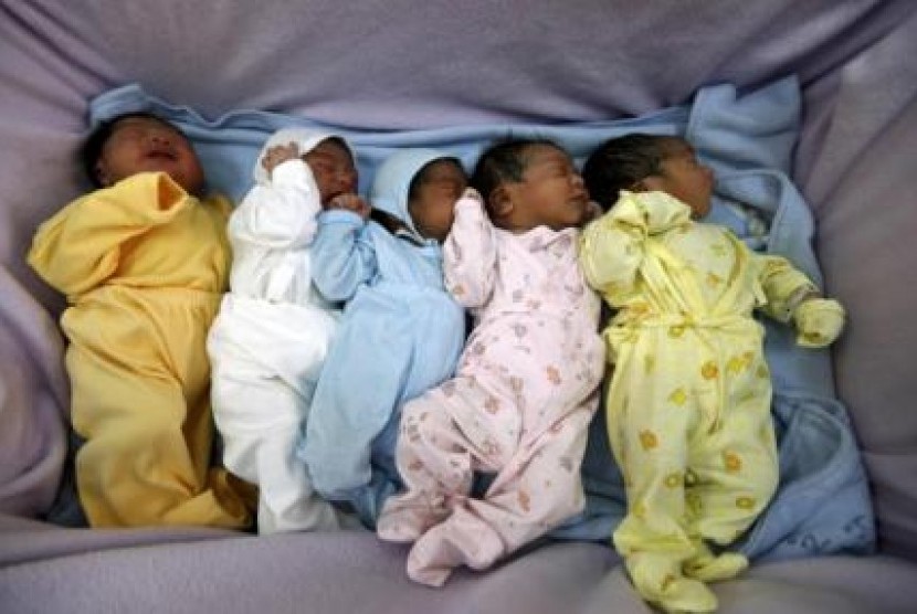 Bayi yang umurnya kurang dari tiga bulan tidak bisa diharapkan tidur di jam yang teratur.