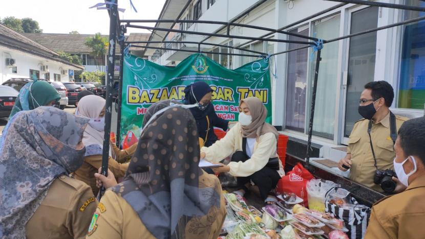 Bazaar Pasar Tani di sekitaran Balai Kota Sukabumi, Selasa (4/5) 