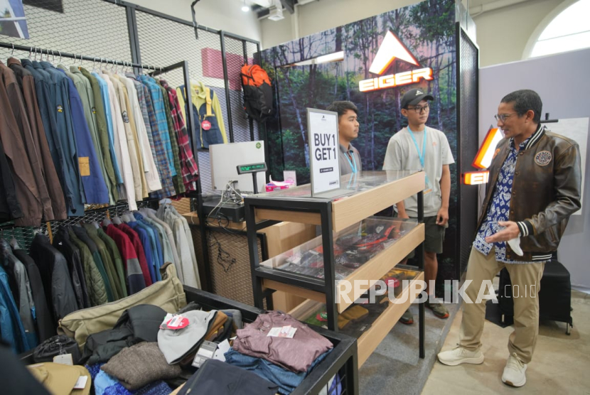 Sandiaga Uno memantau Bazar Love Second Change. 