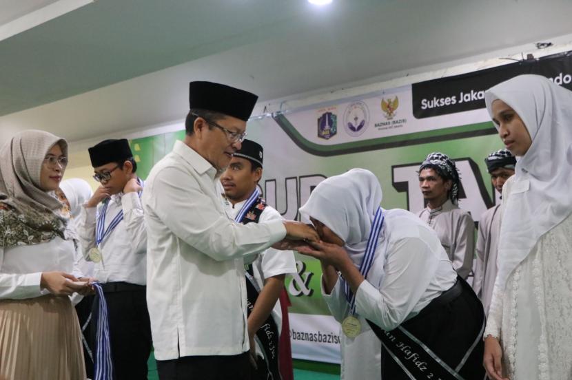 Baznas Bazis DKI Jakarta secara resmi menutup Kegiatan Cahaya Ramadhan Batch 4. 