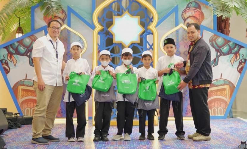 BAZNAS bersama Mall Senayan Park membuka Gerai Ramadhan 2023 dengan berbagi berkah bersama anak yatim.