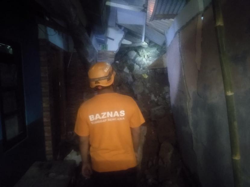 Baznas memberi respons cepat dengan menerjunkan bantuan saat bencana longsor di Bogor.