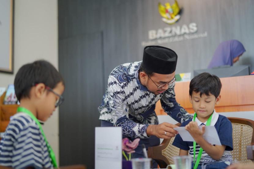 Baznas mengajak keluarga muzakki khususnya anak-anak mengenal tentang Baznas.