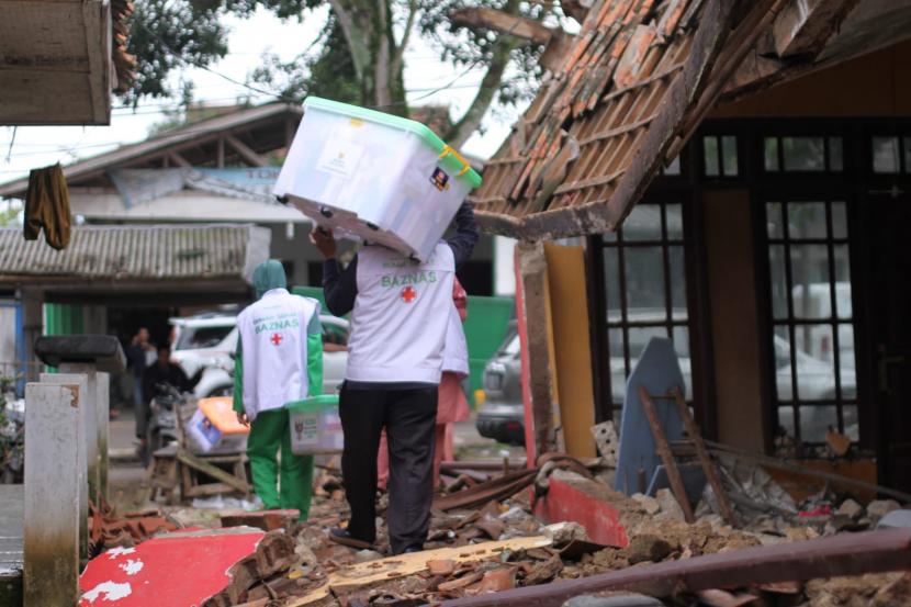 Baznas mengajak masyarakat bergotong royong membantu korban bencana gempa di Cianjur, Jawa Barat.