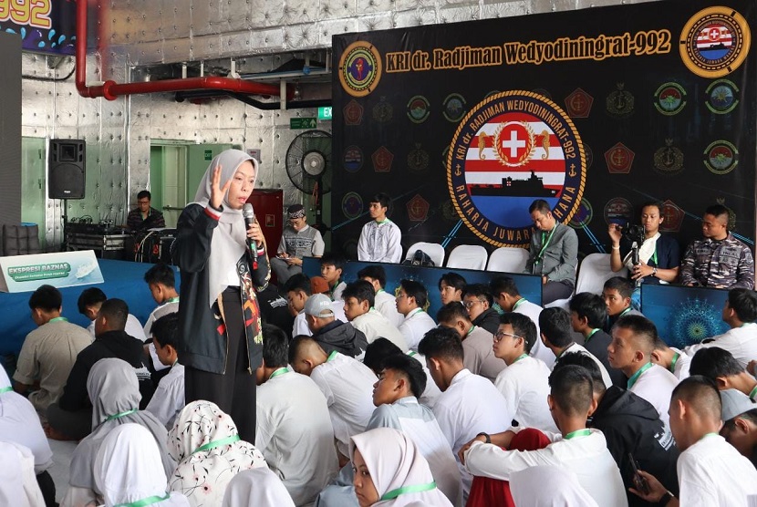 Baznas menggelar Pesantren Kilat Ramadhan 1444 Hijriah di atas kapal milik TNI AL KRI dr. Radjiman Wedyodiningrat (992) yang berlangsung selama tiga hari dari Kamis sampai Sabtu (6 --- 8 April 2023).