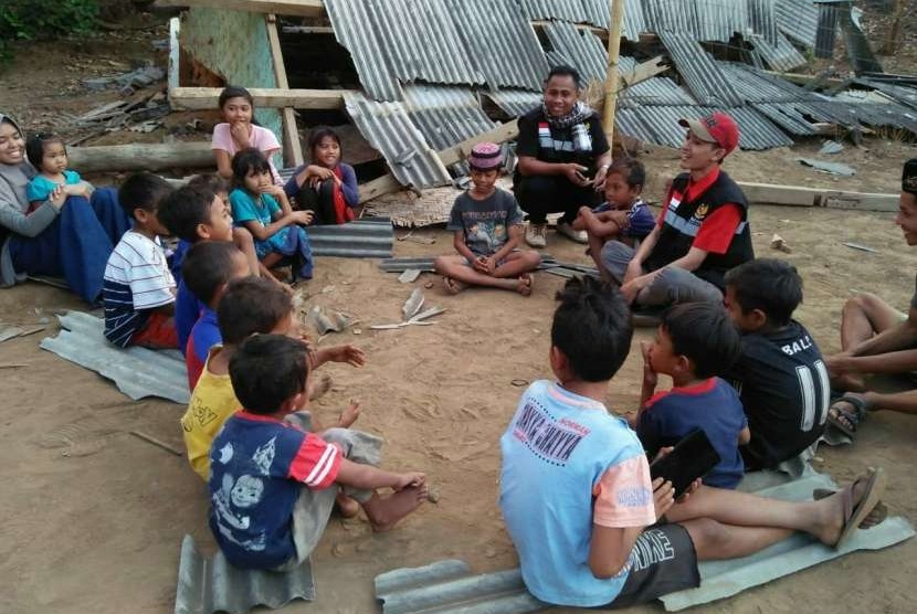 Baznas menurunkan tim dalam rangka program pengurangan risiko bencana secara psikologis pada anak usia SD di Lombok.