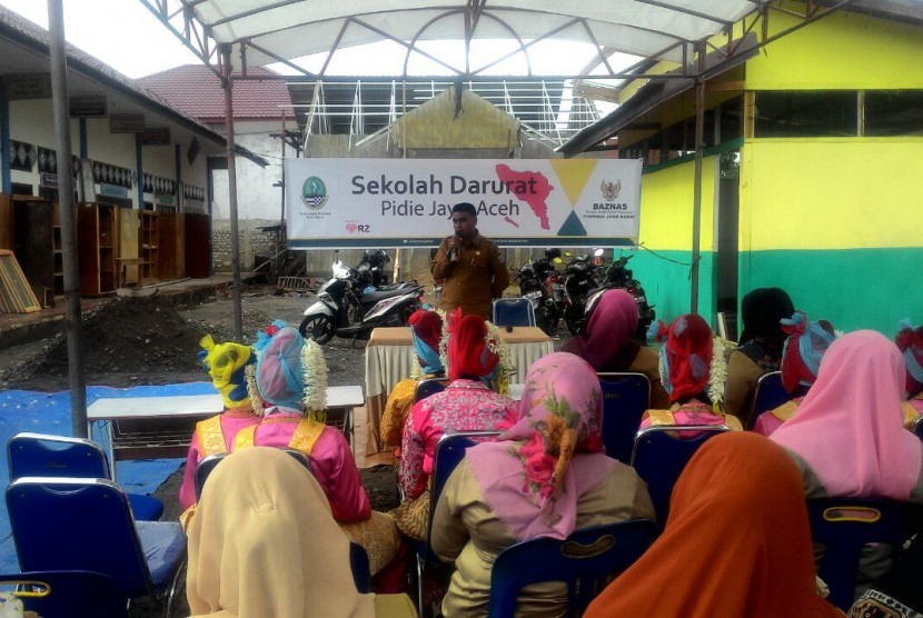  Baznas Pemprov Jabar bekerja sama dengan RZ (Rumah Zakat) meresmikan Sekolah Darurat di SDN  Desa Teumanah, Kec. Tringgadeng, Kab. Pidie Jaya, Aceh, Rabu (1/2)