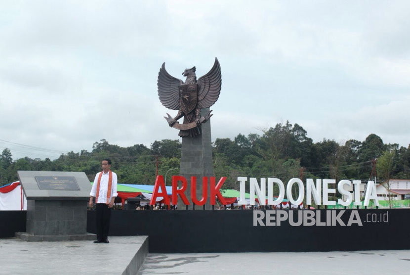 President Joko Widodo inaugurates the Aruk's integrated state cross-border (PLBN) in Sambas, West Kalimantan on Friday (March 17).