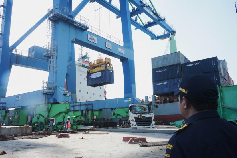 Bea Cukai Ambon mengasistensi ekspor perdana, (ilustrasi)