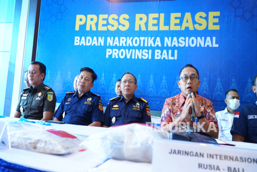 Bea Cukai Bali mengungkapkan kasus dan pemusnahan barang bukti narkoba selama periode Januari sampai Februari 2025 dalam konferensi pers di Kantor BNNP Bali, Kamis (6/3/2025).