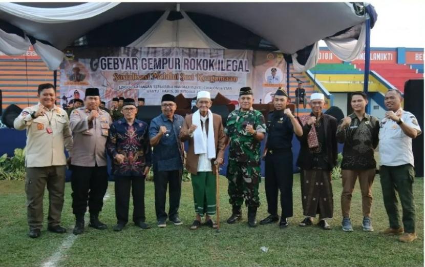Bea Cukai Bandung menggelar sosialisasi peredaran rokok ilegal dengan menggandeng Pemkab Bandung Barat dan tokoh keagamaan.