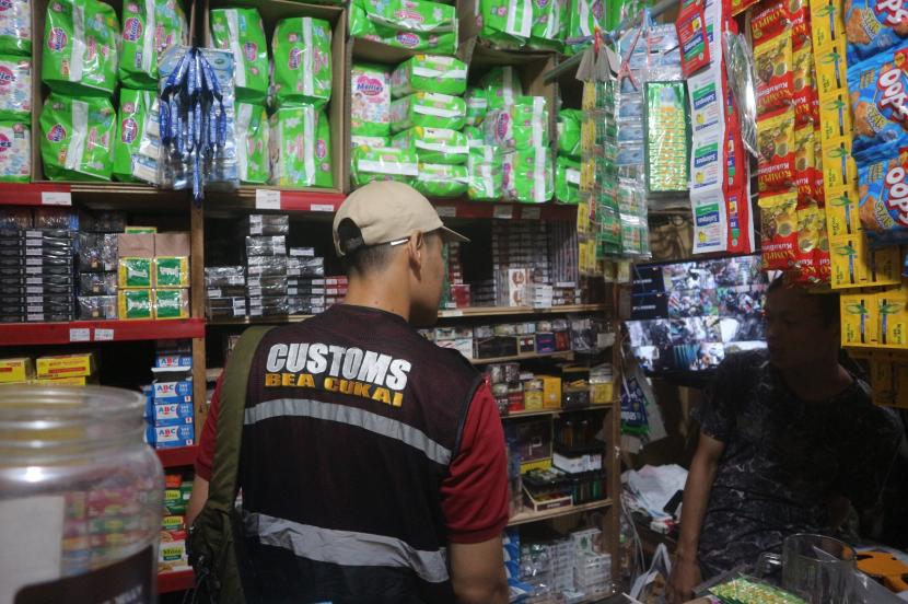 Bea Cukai Banjarmasin dan Bea Cukai Tanjungpandan laksanakan kegiatan operasi pasar.