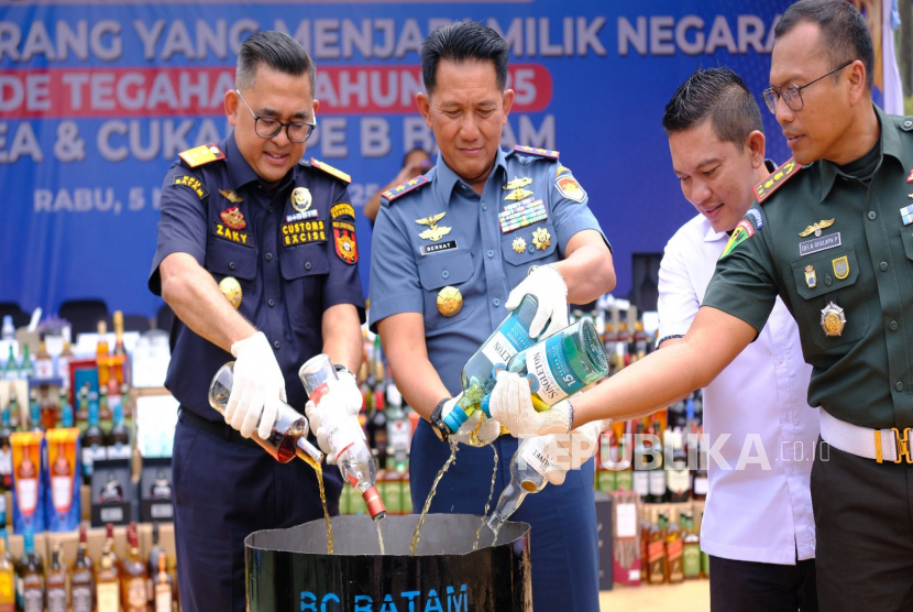 Bea Cukai Batam Musnahkan 136 Ton Barang Ilegal Senilai Rp 15,8 Miliar