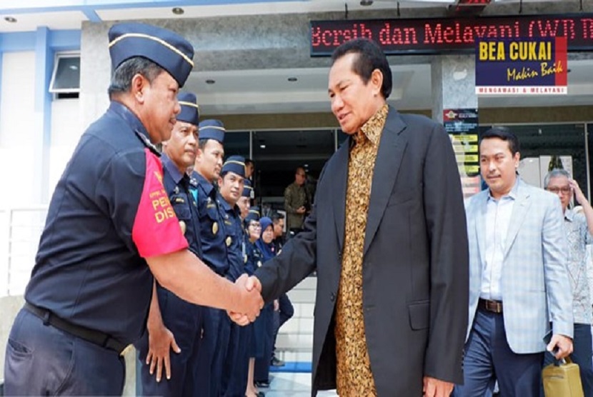 Bea Cukai Batam menerima kunjungan dari DPRD Provinsi Kepulauan Riau dan pada Jumat (7/2) Bea Cukai Kualanamu juga kedatangan kunjungan dari Komisi XI DPR RI. 