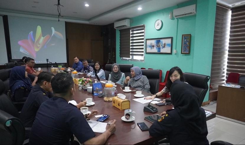 Bea Cukai Bekasi dan Perkumpulan Pusat Logistik Berikat Indonesia (PPLBI) menjalin sinergi dorong kinerja logistik Indonesia.