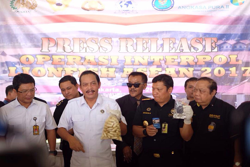 Bea Cukai bersama Badan Narkotika Nasional (BNN) serta interpol, Imigrasi, dan AVSEC menggelar operasi gabungan dengan sandi Lionfish-ASEAN 2017. 