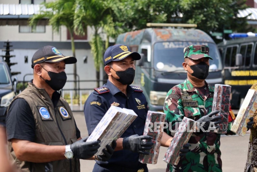 Bea Cukai dan Kejari Kabupaten Bekasi Bersinergi Musnahkan 2,5 Juta Batang Rokok Ilegal
