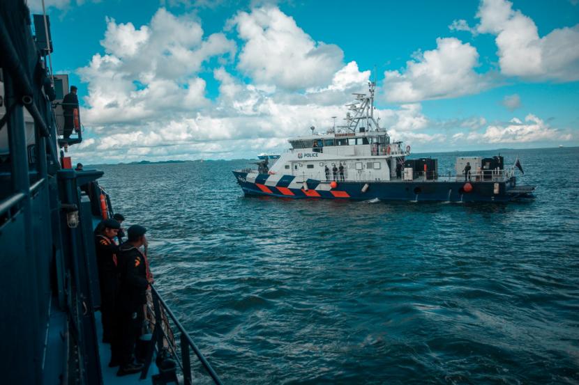  Bea Cukai bersama Singapore Police Coast Guard (SPCG) kembali menggelar pertemuan antarinstansi di laut (Rendezvous at Sea) pada Rabu (12/7/2023).