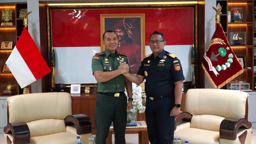 Bea Cukai bersinergi dengan TNI AD dalam meningkatkan pelayanan dan pengawasan.