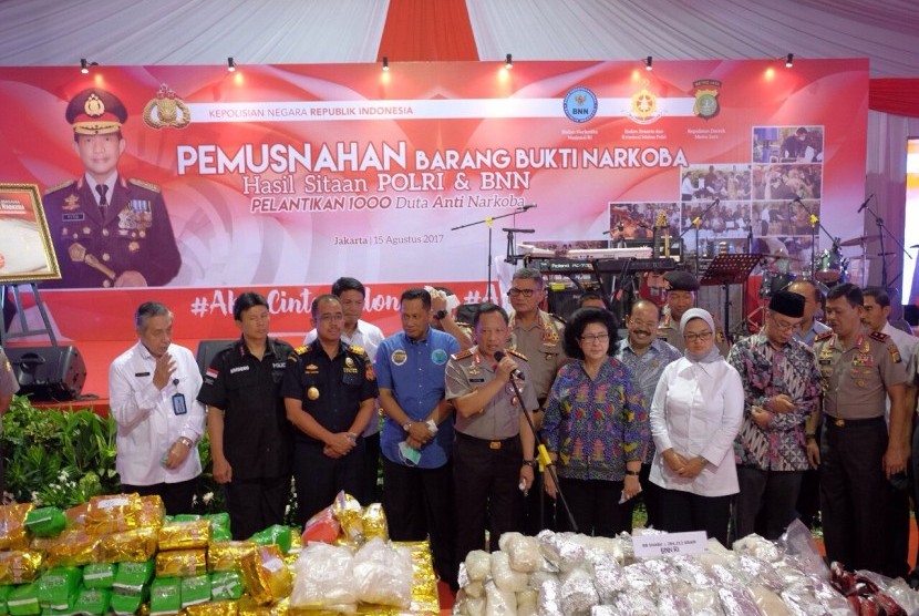 Bea Cukai, BNN, dan polisi memusnahkan barang hasil tangkapan berupa 1,4 ton sabu dan 1,2 juta butir ekstasi di lokasi pemusnahan Angkasapura Bandara Soekarno Hatta.