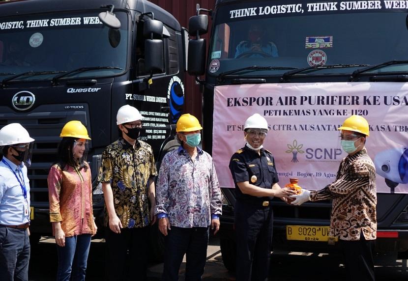 Bea Cukai Bogor mengawal ekspor air purifier hasil produksi PT Selaras Citra Nusantara Perkasa (SCNP) pada Rabu (19/08).