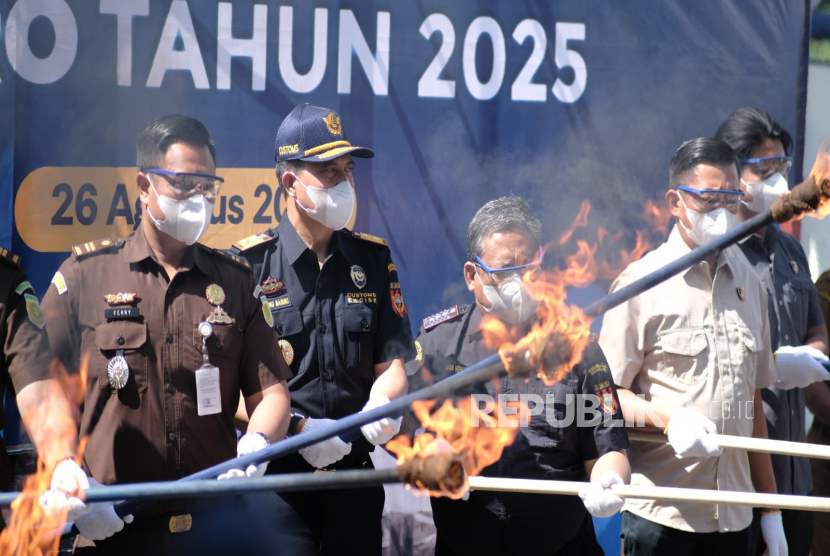 Sebanyak 8,5 Juta Batang Rokok Ilegal Senilai Rp 12 Miliar Dimusnahkan di Bojonegoro