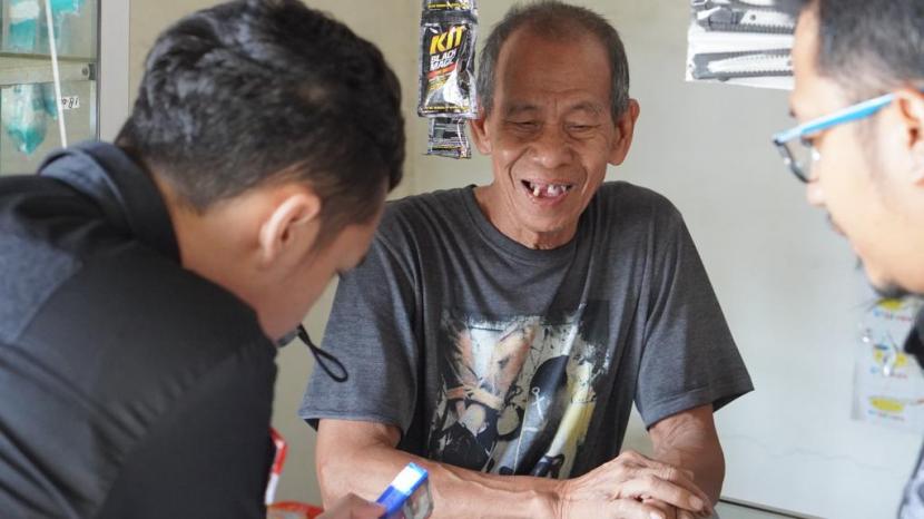 Bea Cukai di wilayah Sulawesi melaksanakan Operasi Pasar dalam rangka memberantas peredaran rokok ilegal.