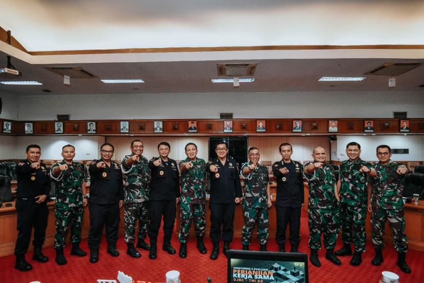 Bea Cukai gelar monitoring dan evaluasi perjanjian kerja sama dengan TNI AD, Selasa (21/3/2023) di Kantor Pusat Bea Cukai. 