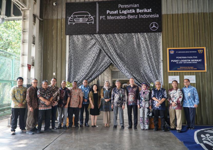 Bea Cukai hadiri peresmian fasilitas pusat logistik berikat (PLB) PT Mercedes-Benz Indonesia pada Jumat (21/7/2023). 