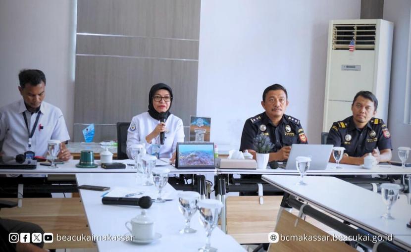 Bea Cukai jalin sinergi dengan berbagai instansi terkait di Lingkup Bandar Udara Juanda, Sidoarjo dan Sultan Hasanuddin, Makassar, terapkan national logistics ecosystem (NLE).