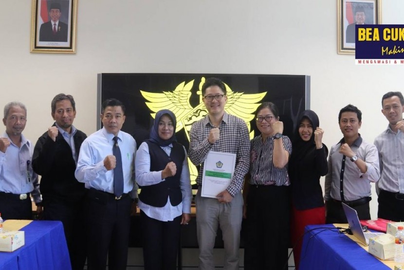 Bea Cukai Jateng DIY memberikan perizinan fasilitas Kemudahan Impor Tujuan Ekspor (KITE) Pembebasan kepada PT Green Glove Indonesia (GGI).  