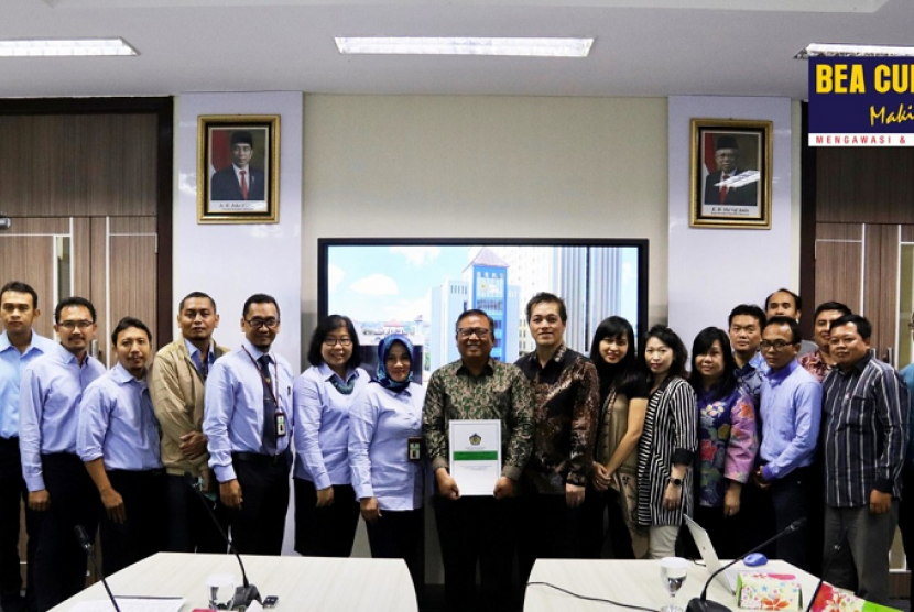 Bea Cukai Jateng DIY pada Rabu (13/11) mengeluarkan izin fasilitas kawasan berikat kepada PT Rubber Pan Java.