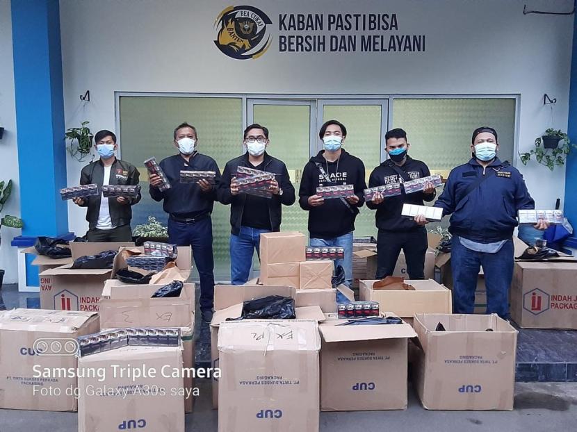 Bea Cukai Kanwil Banten alias Kaban, berhasil mengamankan lagi total 1.730.000 batang rokok ilegal berbagai merk saat menggelar Operasi Gempur Rokok Ilegal. Operasi ini dipimpin langsung oleh Kepala Seksi Penindakan I, Hadi Prayitno.