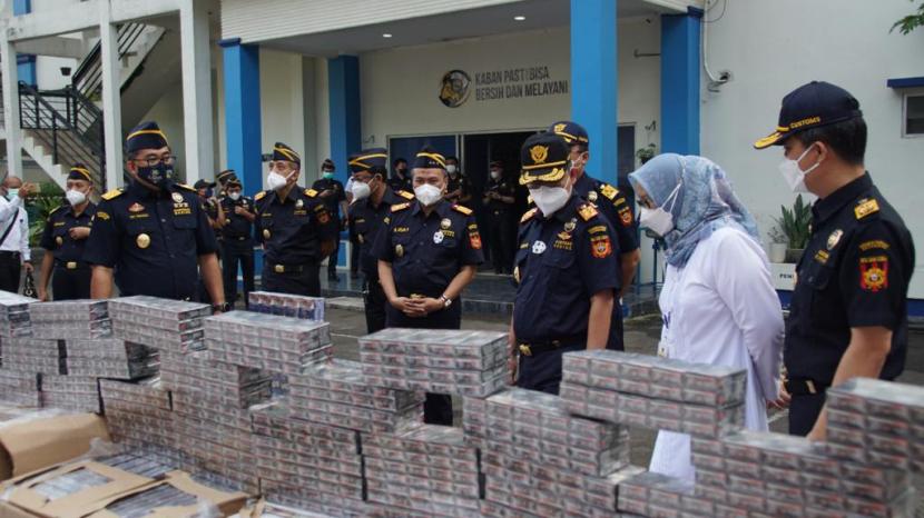 Bea Cukai Kanwil Banten kembali menggagalkan penyelundupan dua juta batang rokok ilegal. 