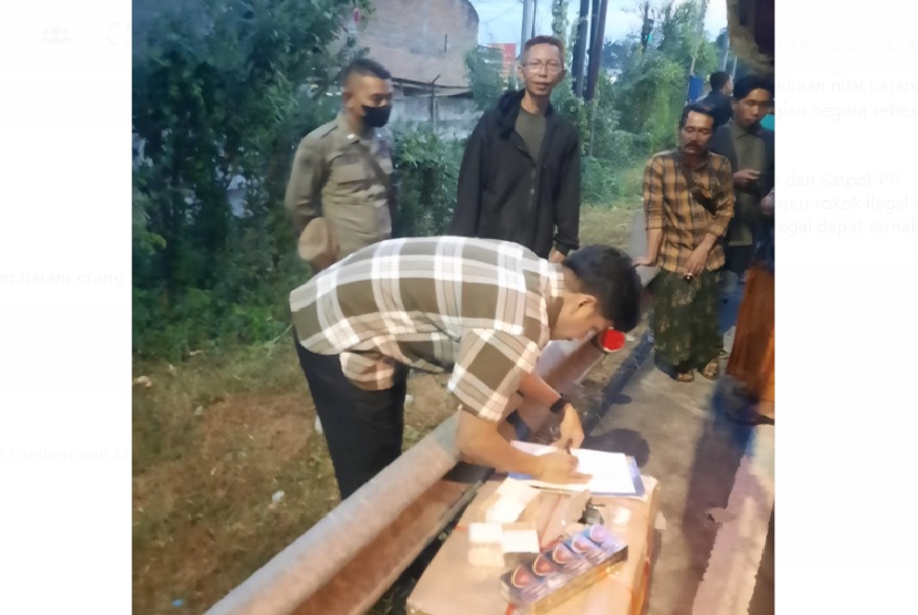 Bea Cukai Kediri bersama Satuan Polisi Pamong Praja (Satpol PP) Kabupaten Jombang berhasil mencegah pendistribusian rokok ilegal menggunakan bus AKAP