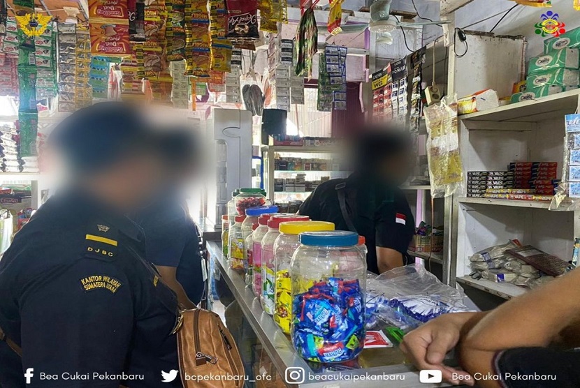 Bea Cukai kembali melakukan kegiatan operasi pasar sebagai bagian dari upaya pemberantasan peredaran rokok ilegal. Kali ini pelaksanaan operasi pasar dilakukan oleh Bea Cukai Tanjungpinang, Bea Cukai Parepare, dan Bea Cukai Pekanbaru.
