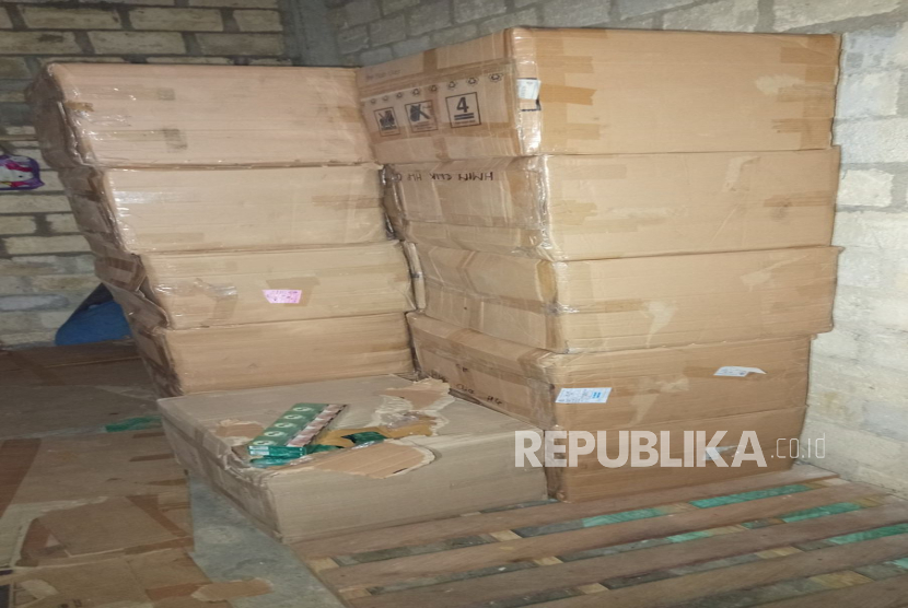 Bea Cukai Kendari Bongkar Penimbunan Rokok Ilegal Miliaran Rupiah di Bau-Bau