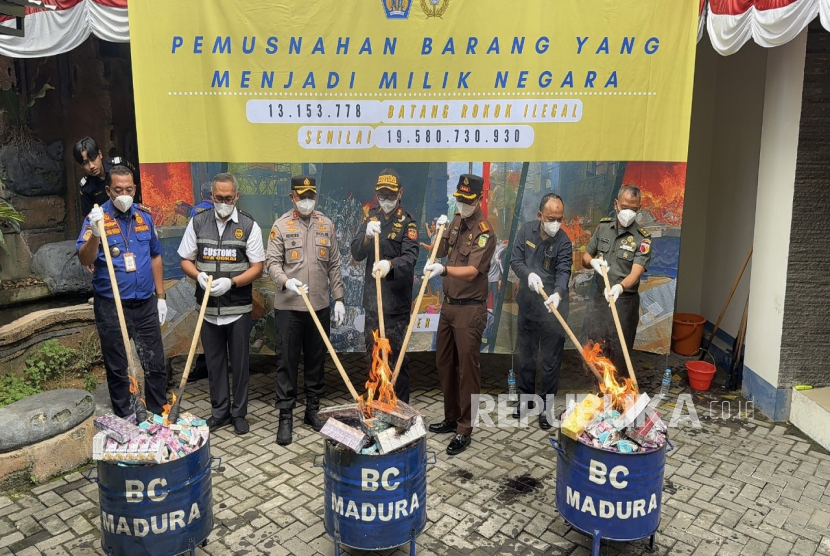 Bea Cukai Madura Musnahkan 13 Juta Batang Rokok Ilegal Senilai Rp 19,5 Miliar