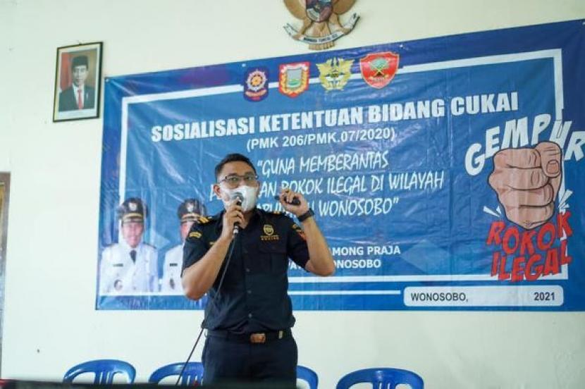 Bea Cukai Magelang dan Bea Cukai Semarang di masing-masing wilayah pengawasan menggelar sosialisasi cukai di berbagai lokasi untuk memberikan edukasi terkait ketentuan cukai khususnya rokok ilegal.