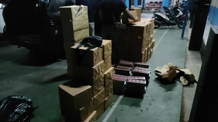 Bea Cukai Malang kembali menggagalkan pengiriman ratusan ribu batang rokok ilegal.